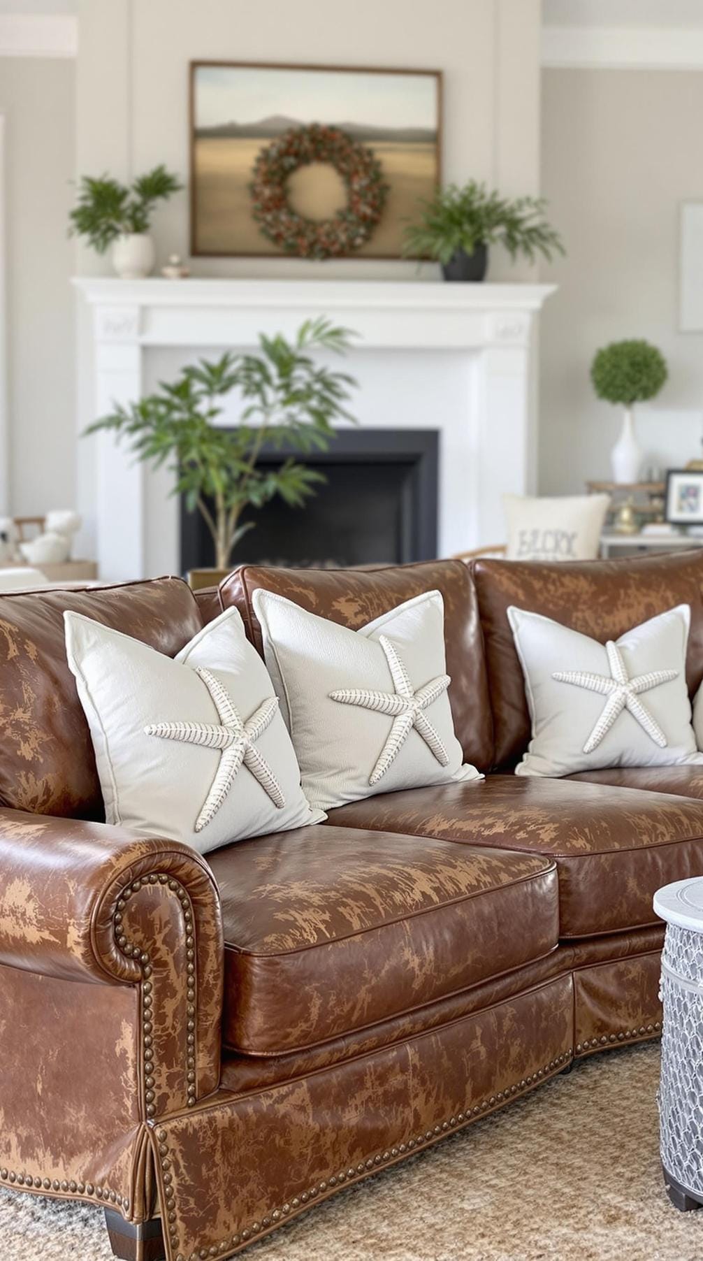 20 unique coastal farmhouse living room ideas, the WoW 49 16. Use depressed leather seats with star-fish-shaped pillow-0