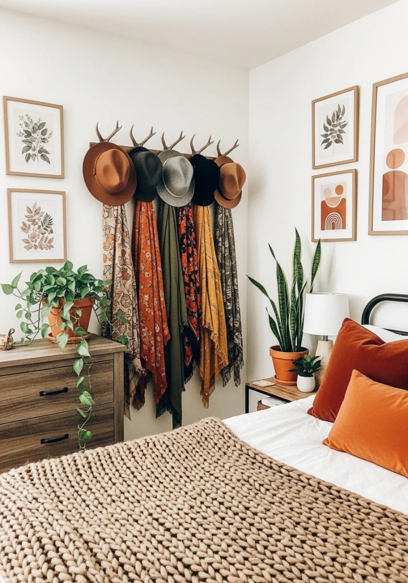 21 Cozy autumn bedroom decoration ideas to try 36 this autumn Faux -weih -wall hook for scarves and hats 1