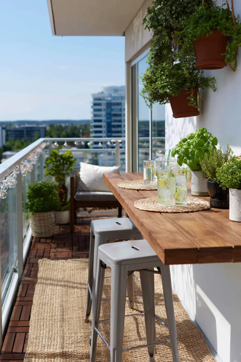 15 unique balcony with hanging plants for urban rooms 30 Small balcony bar with mint and basil hang over 1